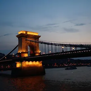 Elite & , Budapest Hongrie